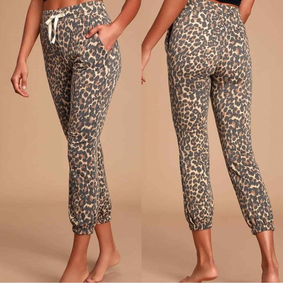 Lulus Pants - Lulus - NWT Long Flight Leopard Jogger